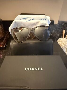 CHANEL Tortoiseshell Oversized Sunglasses with Brown Lenses